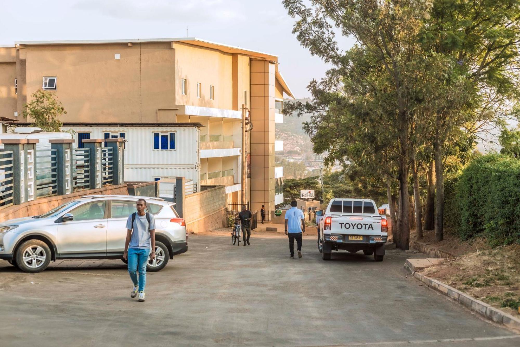 The Hut Restaurant & Boutique Hotel Kigali Exterior photo