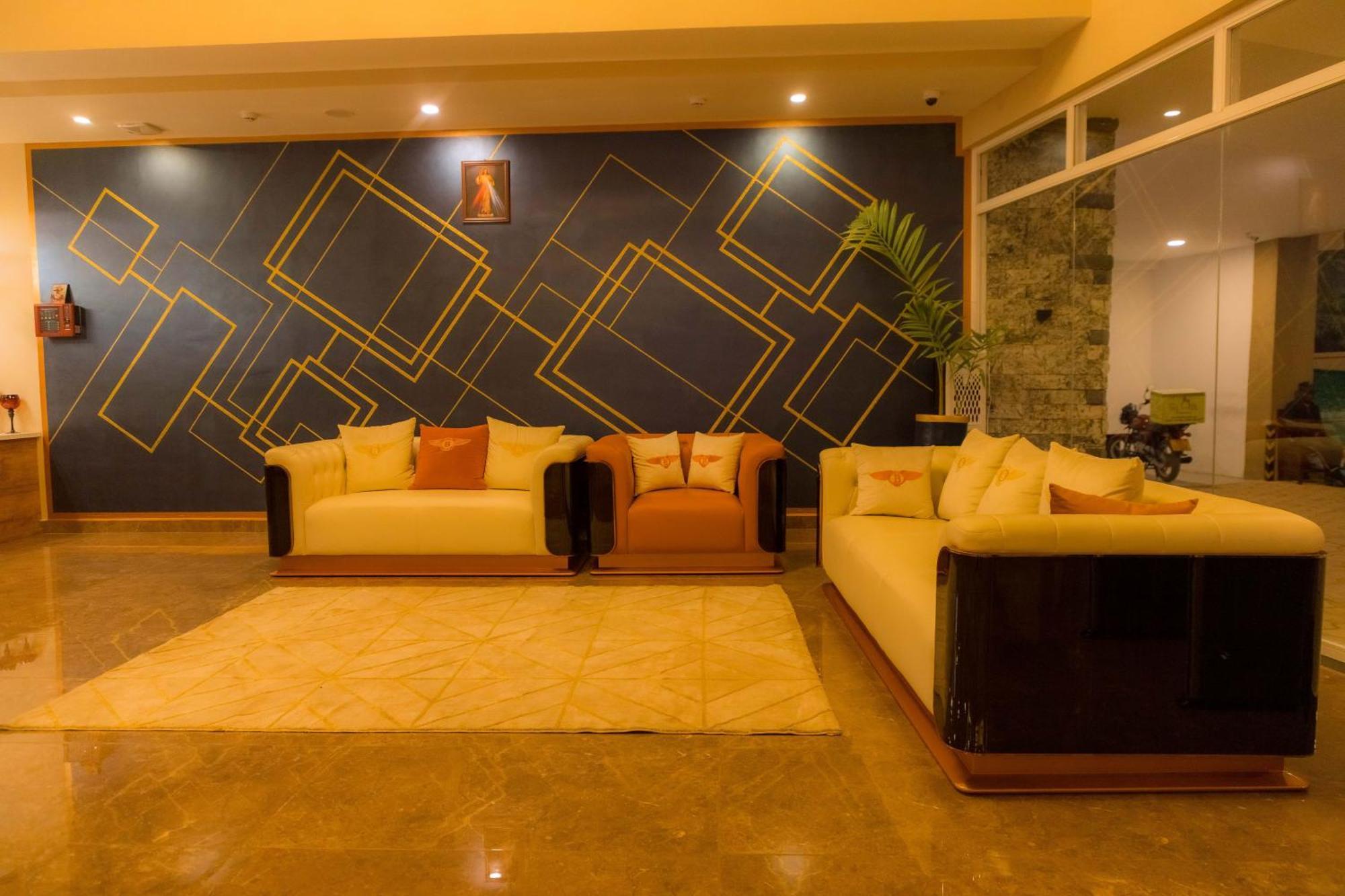The Hut Restaurant & Boutique Hotel Kigali Exterior photo