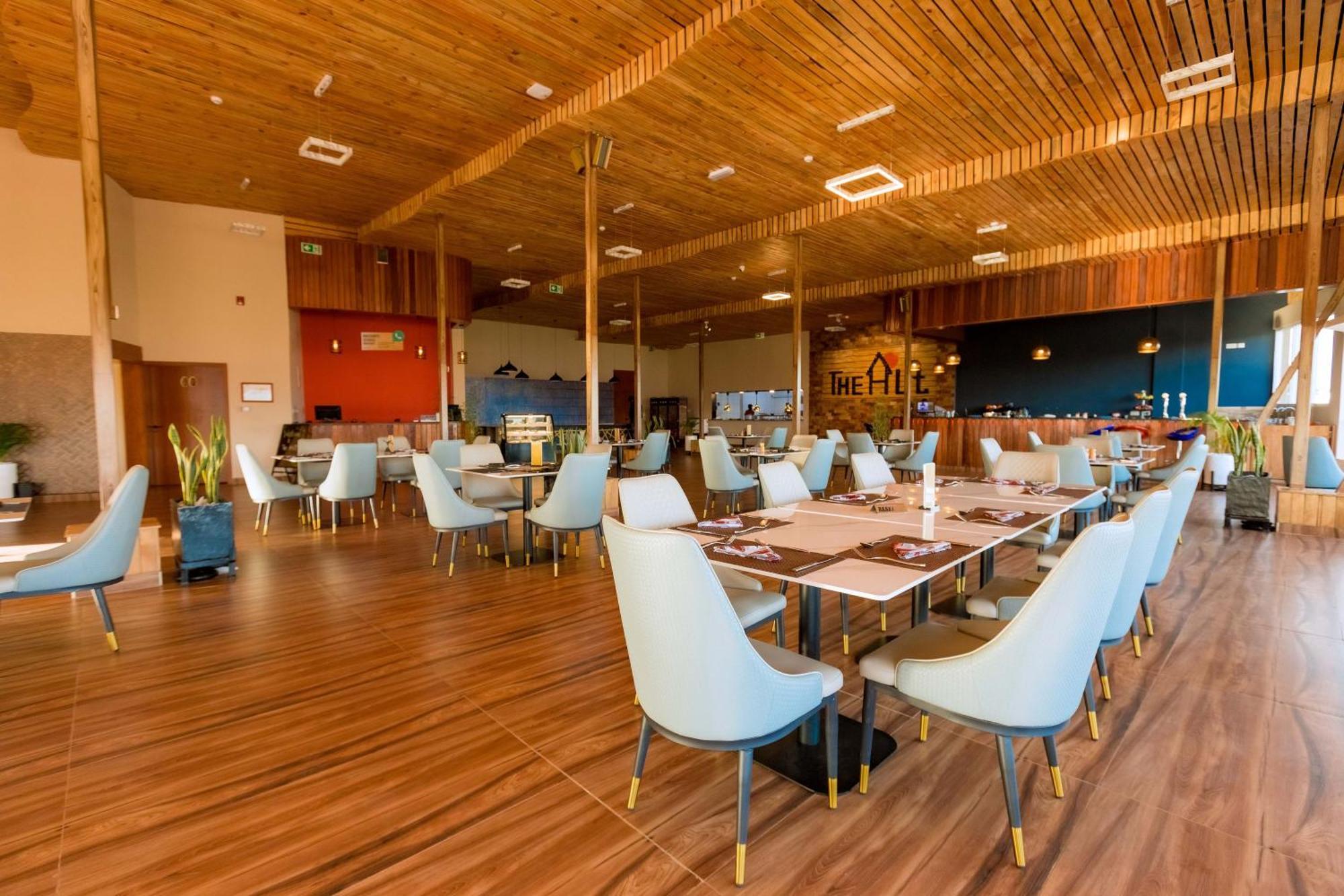 The Hut Restaurant & Boutique Hotel Kigali Exterior photo