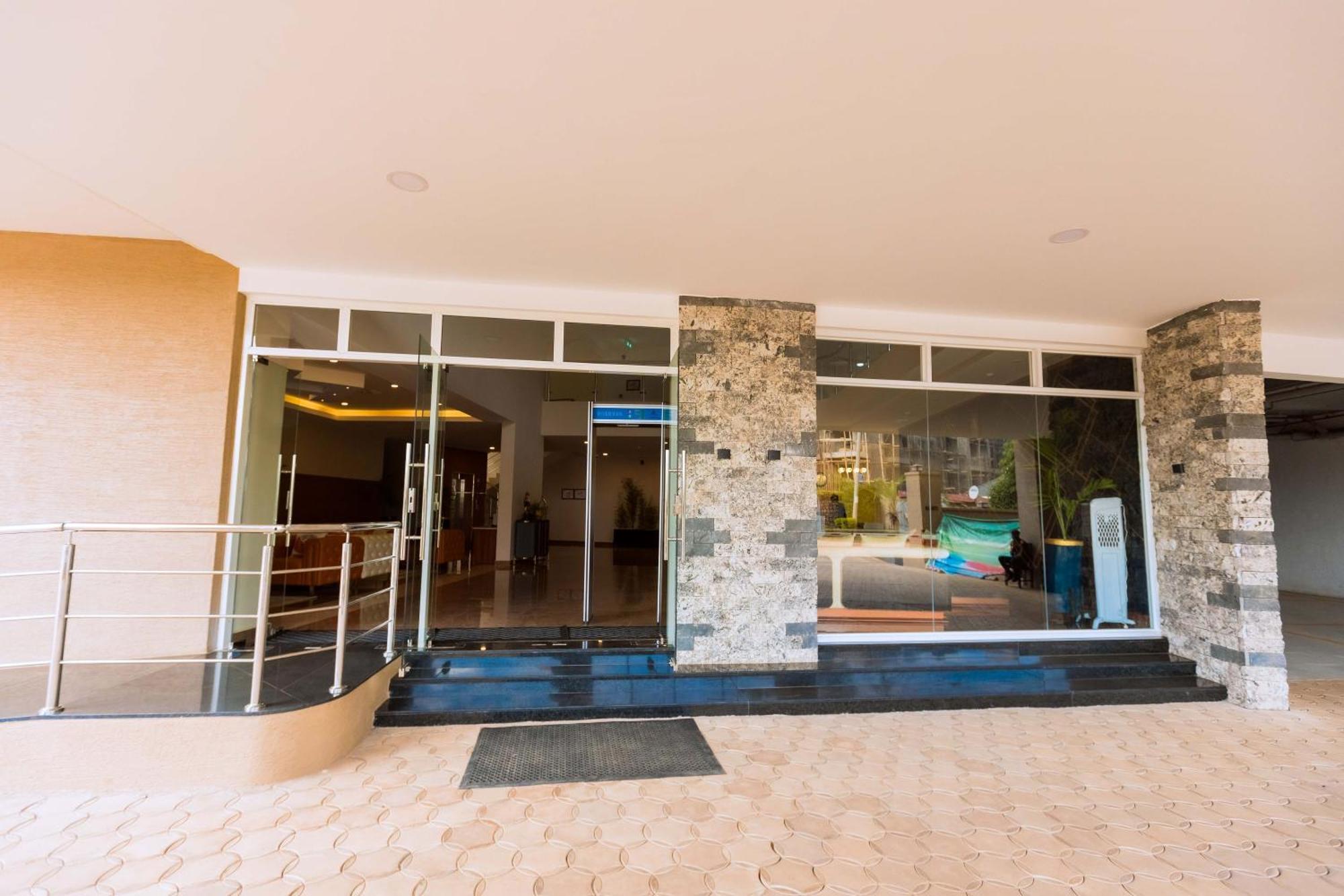 The Hut Restaurant & Boutique Hotel Kigali Exterior photo